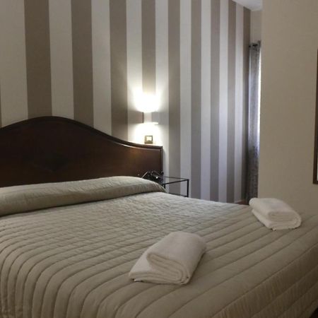 Hotel Piscina La Suite Prossedi المظهر الخارجي الصورة