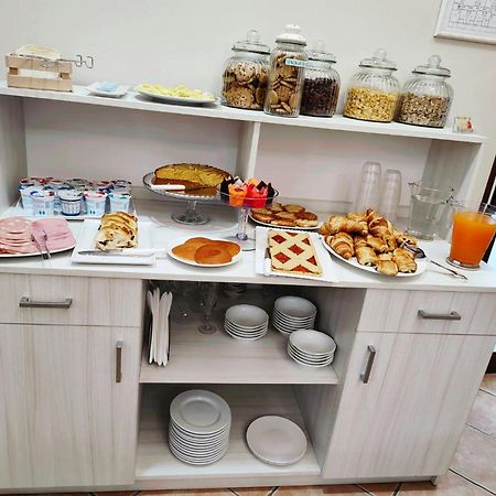 Hotel Piscina La Suite Prossedi المظهر الخارجي الصورة