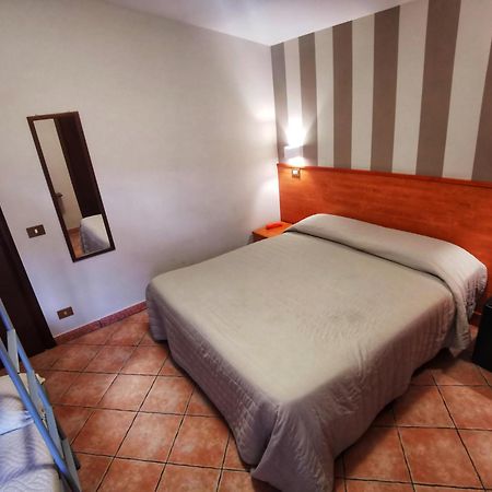 Hotel Piscina La Suite Prossedi المظهر الخارجي الصورة
