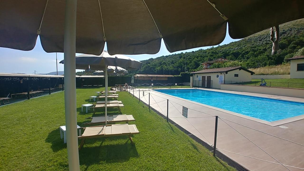 Hotel Piscina La Suite Prossedi المظهر الخارجي الصورة