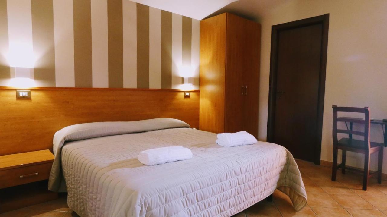 Hotel Piscina La Suite Prossedi المظهر الخارجي الصورة