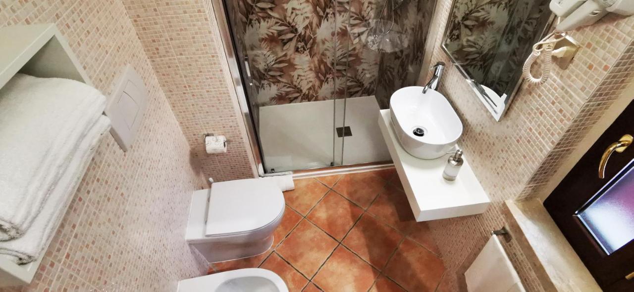 Hotel Piscina La Suite Prossedi المظهر الخارجي الصورة