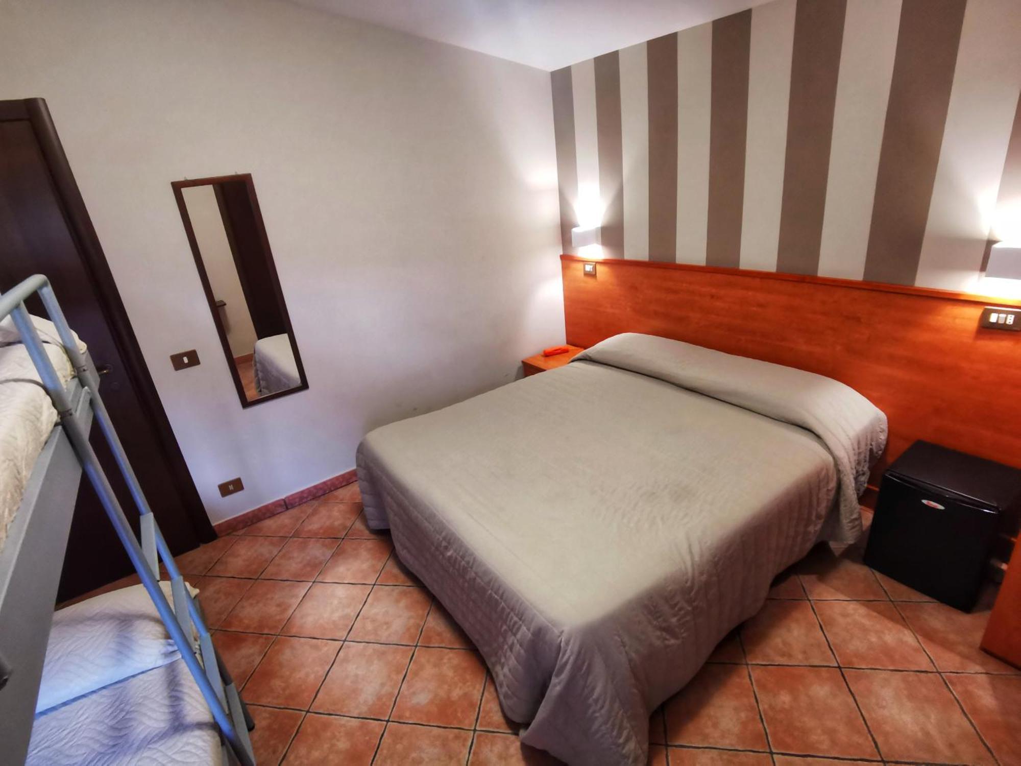Hotel Piscina La Suite Prossedi المظهر الخارجي الصورة